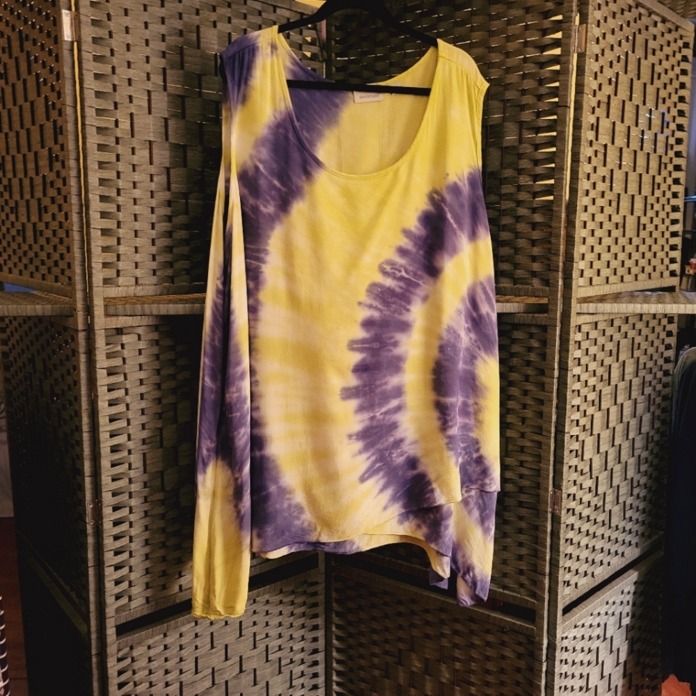 NWOT Avenue flowy sleeveless tunic top  26/28